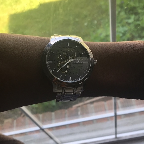 Selling my Joseph Abboud Ab/5087SV watch only wore once in 2 years - Picture 3 of 6